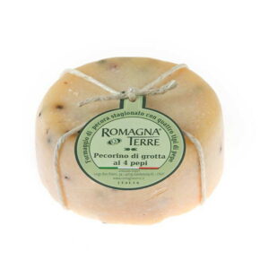 Formaggio di pecora stagionato con quattro tipi di pepe prodotto in Italia senza coloranti nè conservanti