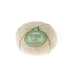Formaggio di pecora stagionato con pera prodotto in Italia senza coloranti né conservanti