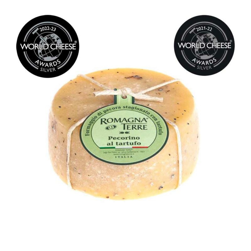 Formaggio di pecora stagionato con tartufo prodotto in Italia senza coloranti nè conservanti
